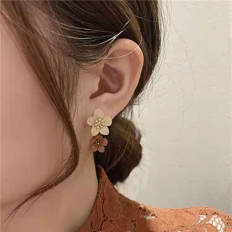 RRNS 112 Anting Wanita Tusuk Bentuk Bunga Hias Kristal Women Earrings Korea Aksesoris Fashion