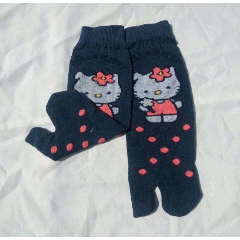 kaos kaki jempol karakter motif hello Kitty size ukuran 5-12 tahun / warna Random sesuai stok yang tersedia