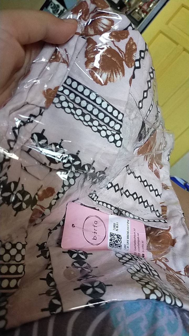Benang Raja Atasan Tunik Kancing Rayon Rempel Ld 104 - 110cm