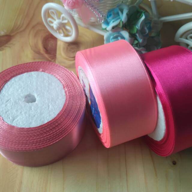 

Pita saten 4cm per roll