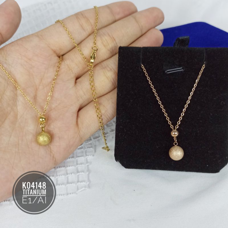 Kalung Titanium Bandul Bola Pasir K04148