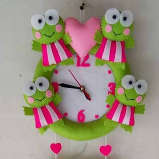 Jam dinding karakter flanel