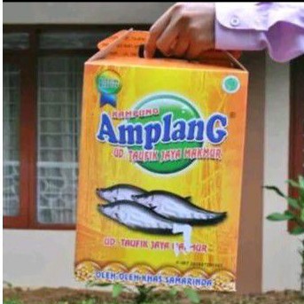 

Amplang kuku macan ikan belida khas Samarinda