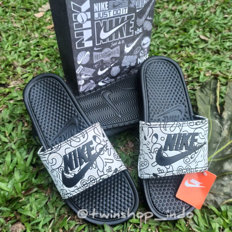 SANDAL NIKE BENNASI HITAM DOODLE PUTIH PREMIUM SLOP PRIA WANITA FREE PAPERBAG FLIP FLOP