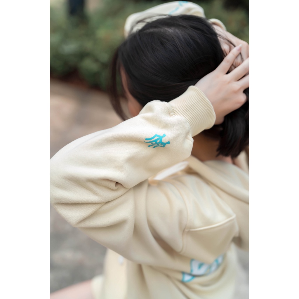 Pluffyschoice x Holywings PLUFFY Bar Logo Pullover Hoodie Wanita-5