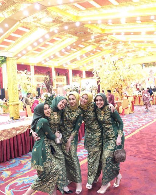 SETELAN ASHANTY TUNIK BATIK JUPRI SONGKET PALEMBANG BATIK JUPRI RUMAH KEBAYA BANDUNG BATIK COUPLE SONGKET PALEMBANG RUMAH SONGKET BANDUNG