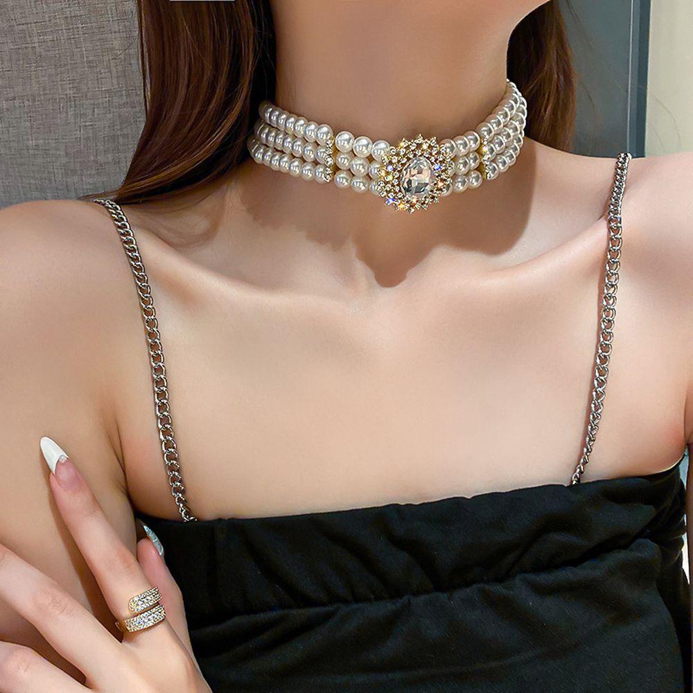 Needway   Wanita Kalung Kepribadian Elegan Mutiara Triple Layer Bunga Alloy Hepburnesque Perhiasan Aksesoris