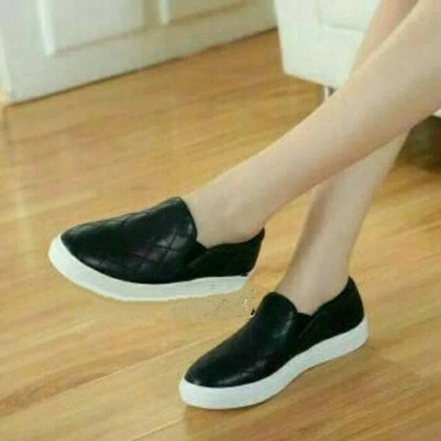 SEPATU WANITA CASUAL ON CHANEL