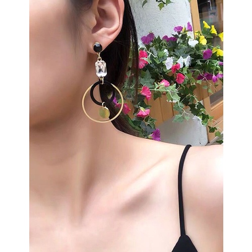 LRC Anting Tusuk Fashion Gold Color Asymmetric Diamond A62216