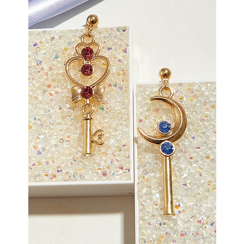 LRC Anting Tusuk Fashion Golden Heart Key Stud Earrings With Alloy Diamonds K01404