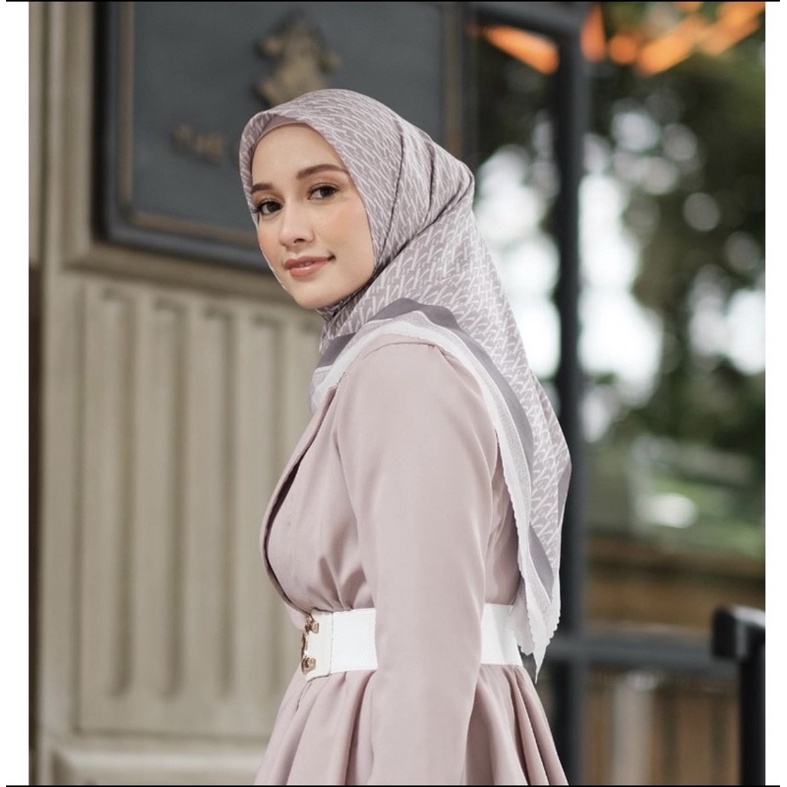 Signature Vanilla Hijab Monogram Kind Dusty