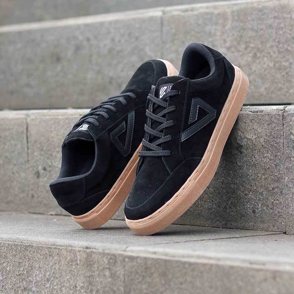 Sepatu Casual Pria Hitam