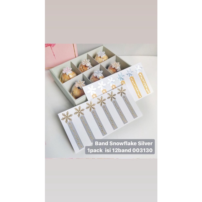 

Band Snowflakes Silver 003130 / hiasan mika kue /hiasan kotak nastar bakernbar99 Buru Order