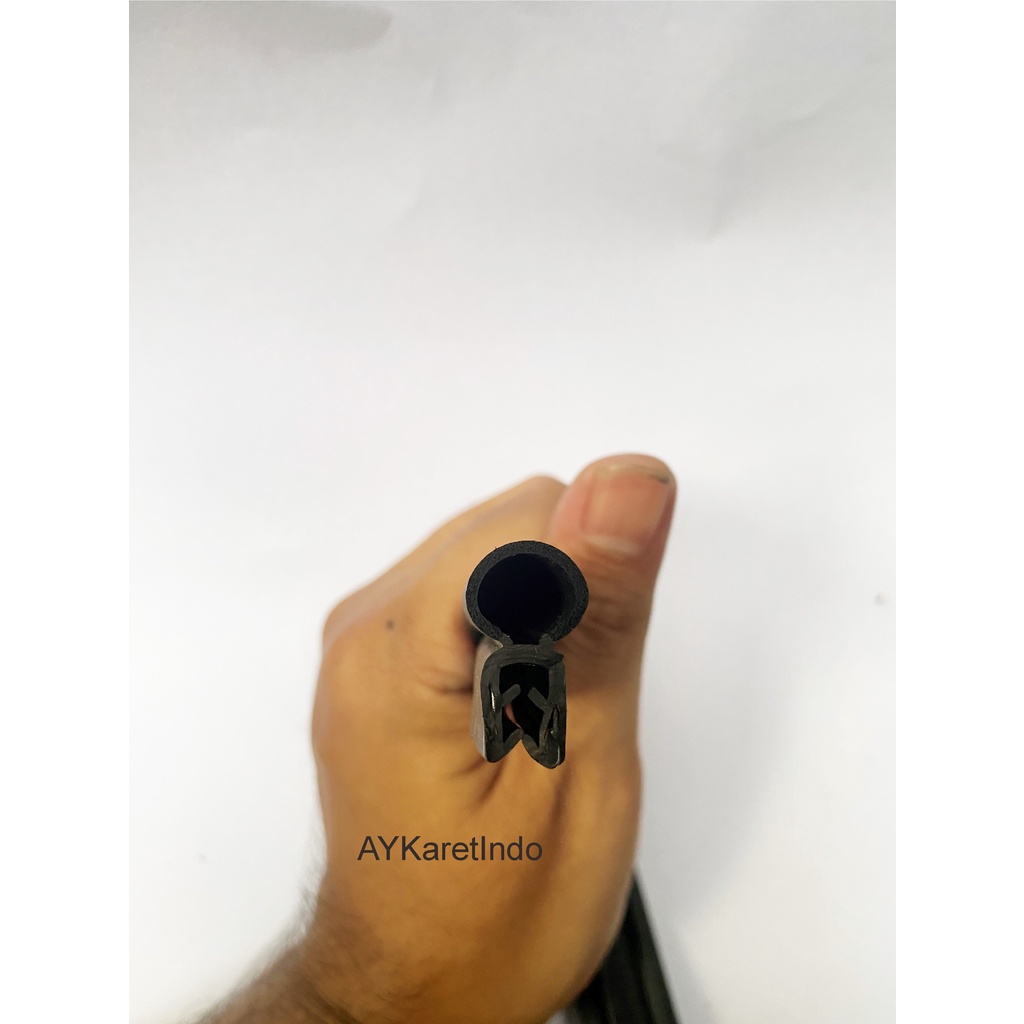 Karet Balon Pintu Belakang Mobil Protektor Bagasi kecil / karet Bagasi Mobil