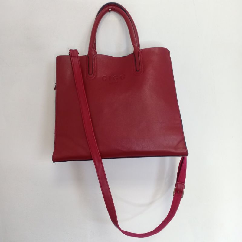 tas kulit merah