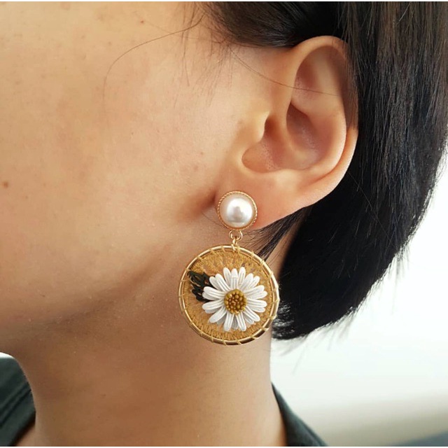 NEEDED.ID JKT | Gandhi Earrings / Anting Bunga Daisy Flower Korea Lucu Antik Tindik Hiasan Fashion