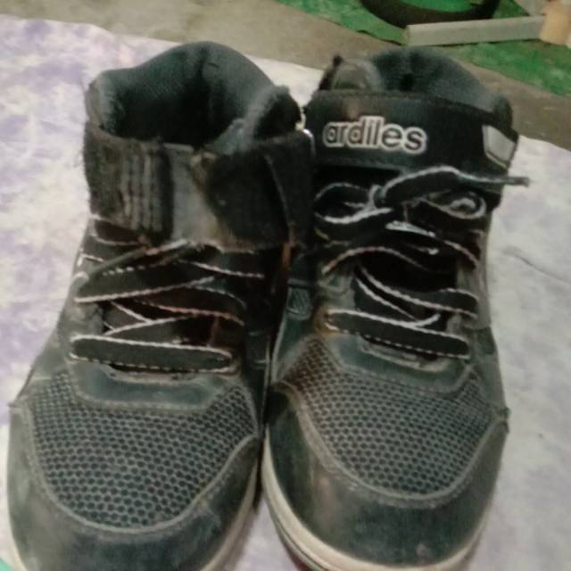 Sepatu sekolah merk ardiles ukuran 34 minus gambar ke 3 Sepatu sekolah merk ardiles ukuran 34 minus gambar ke 3