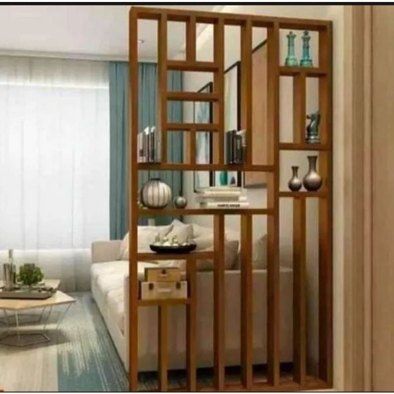 Penyekat ruang tamu kotak dari kayu