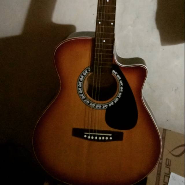 Gitar Akustik Yamaha