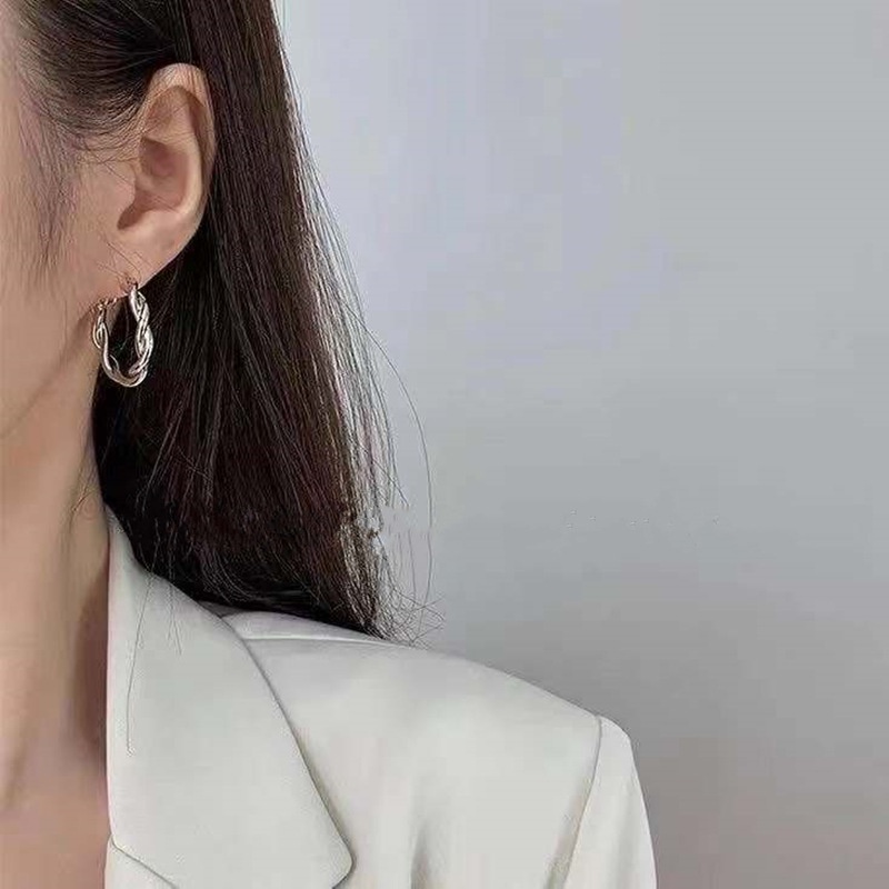 Anting Tusuk Model Twist Gaya Korea Untuk Wanita