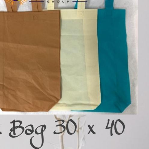 

Tas Kain / Goodie Bag BOX BAG SPUNBOND Uk 30 x 40 PER LUSIN - Hitam