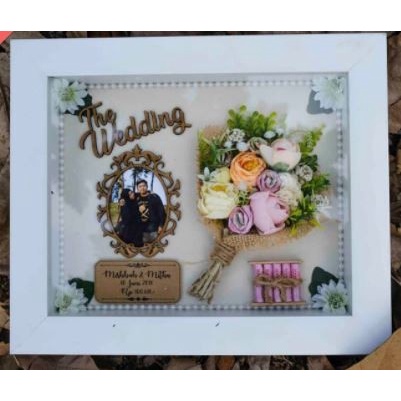 FIGURA PUTIH POLOS MAHAR BUKET FRAME FOTO