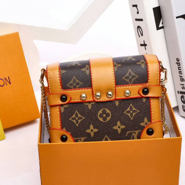 Tas NEW LOUIS VUITTON 
Code : 20518 ( WITH BOX