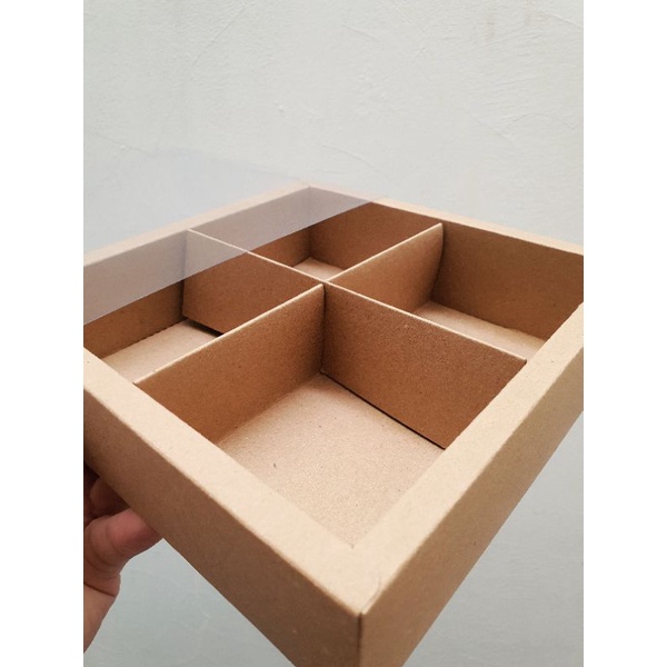 

Dus Mooncake 100 gr Mika Polos Sekat 4 ( 1 pack isi 5 pcs dus )