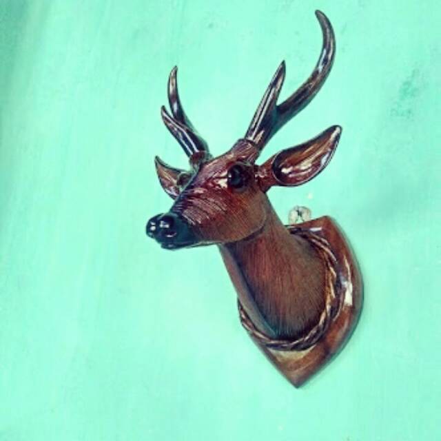 Pajangan patung kepala rusa
