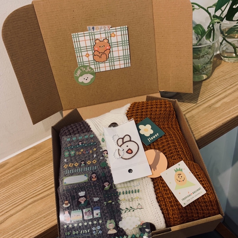 Marilyns.id Hampers Sweater Wanita Rajut | Pakaian Wanita | Jaket | Hoodie | Sweater | Parcel | Gift