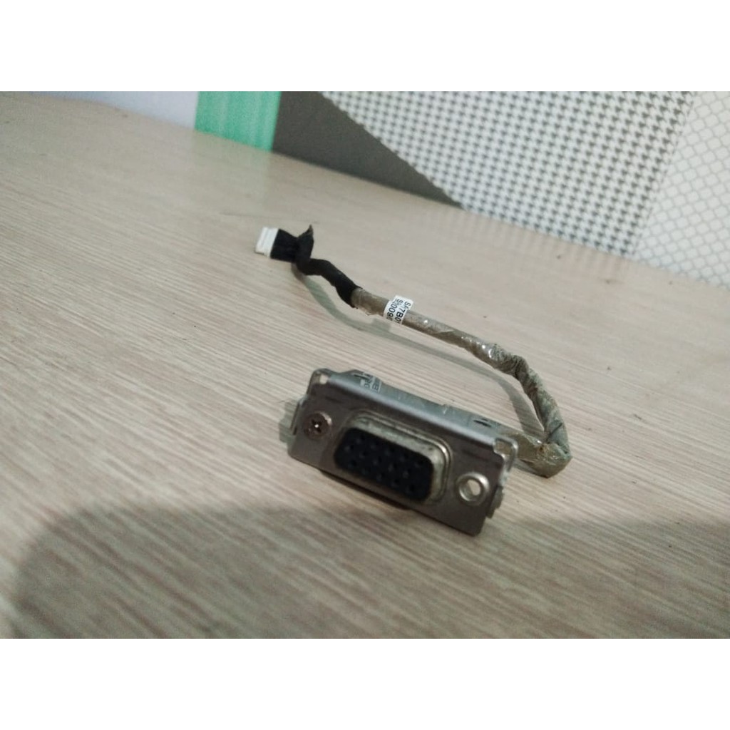 Port VGA laptop toshiba L305