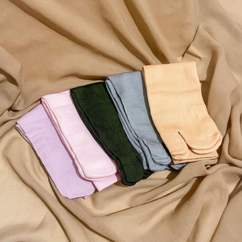 KAOS KAKI MUSLIMAH/ KAOS KAKI PANJANG/ KAOS KAKI JEMPOL MUSLIMAH