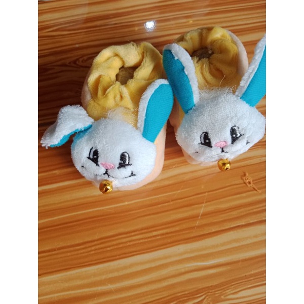 Sepatu bayi bludru / Sepatu bayi krincingan / sepatu bayi boneka