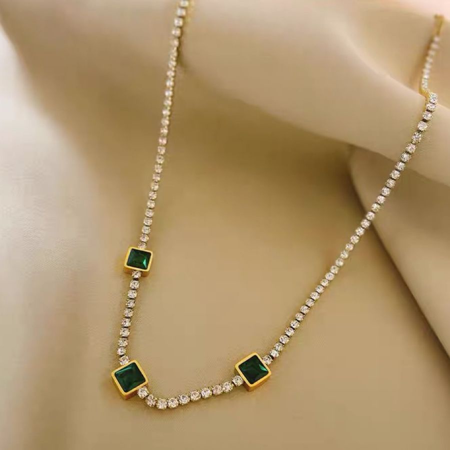 Kalung Rantai Bahan Titanium Steel Dengan Liontin Batu Emerald Untuk Wanita