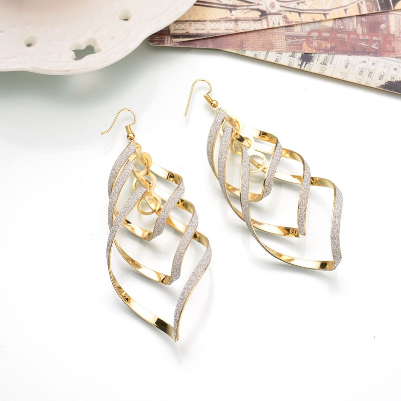 2022 Anting Tusuk Gantung Panjang Desain Rumbai Frosted Gaya Trendy / Bohemian / Sexy Untuk Wanita