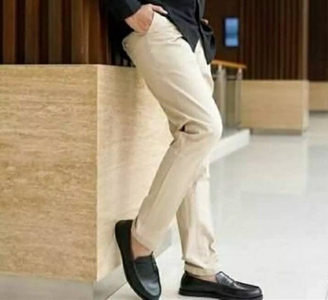 Celana chino pria cream slim fit 27-32