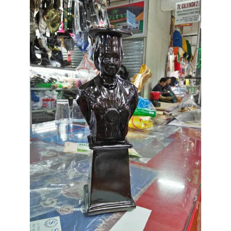 

LULUSOKIJS- PATUNG WISUDA -ANEKA-BONEKA-WISUDA.