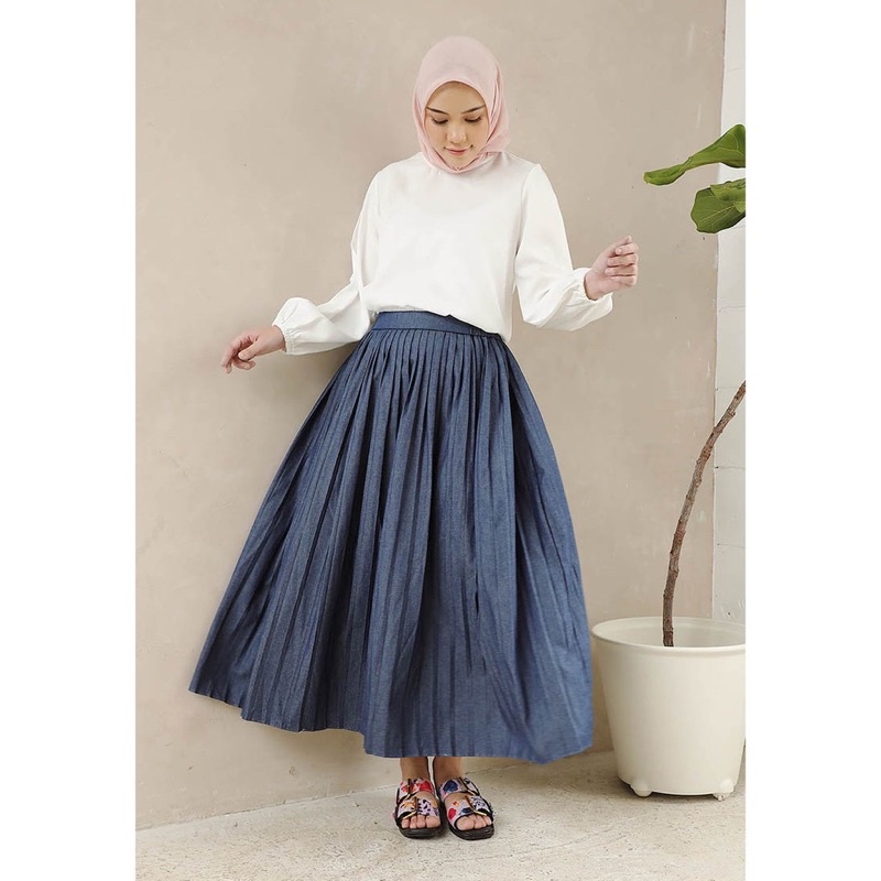 PRELOVED HijabChic Zemira Denim Skirts //  Rok Denim // Free Pashmina polos L by Lcb/Laudya Cynthia 