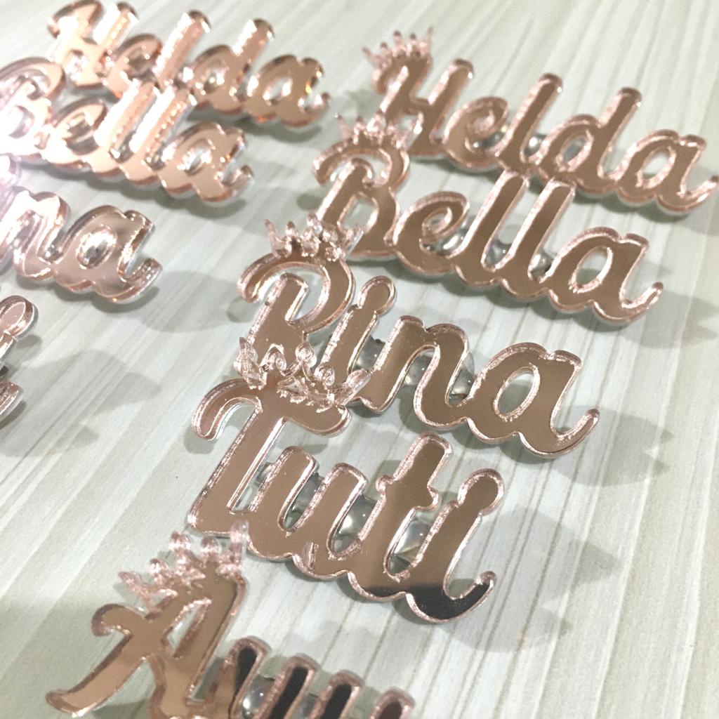 [NEW] Bros nama ROSE GOLD custom bros akrilik rose gold bros huruf bros huruf inisial bros jilbab huruf bros hijab huruf nama tag nama pin