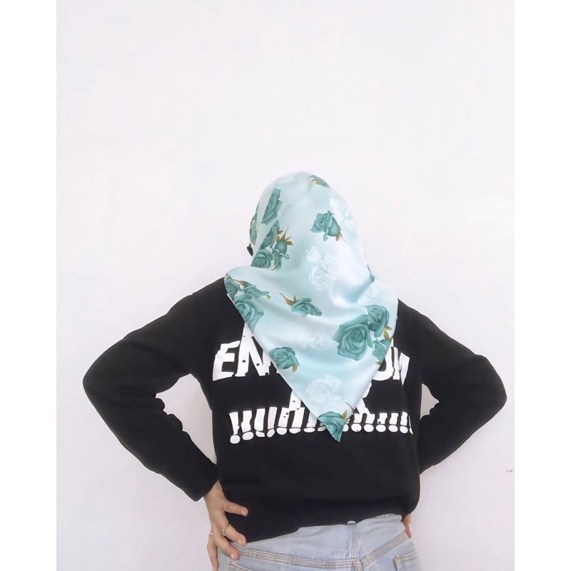 Jilbab segi 4 motif rose hijau