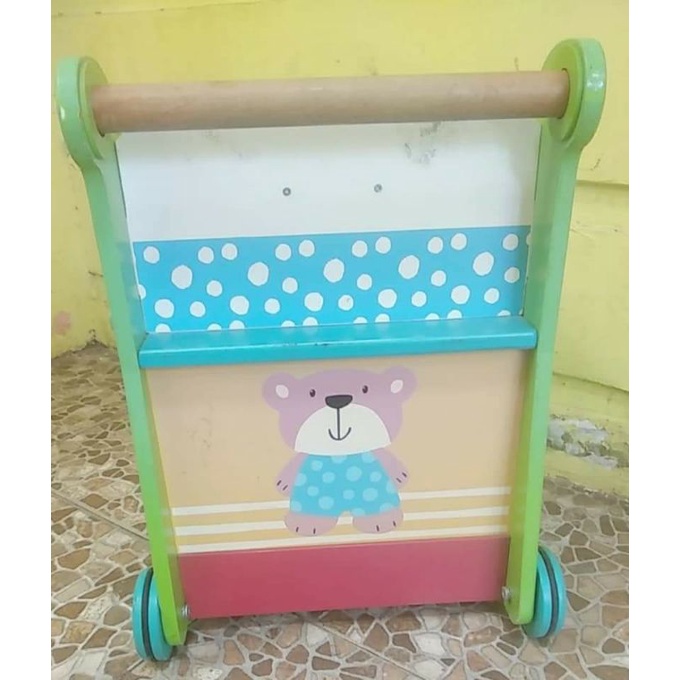 Preloved elc wooden activity kitchen minus Perlengkapan dan pemakaian