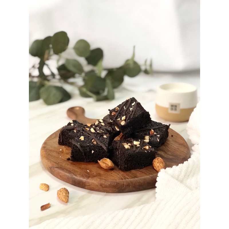 

FUDGY BROWNIES - Almond Espresso