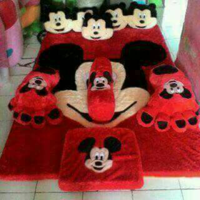 Karpet bulu karakter