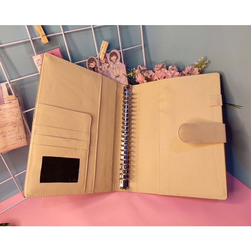 

Terlaris ✨ - 1 Paket Binder A5 Polos Notebook Notepad Budgeting Keuangan Agenda Buku Catatan Daily Financial Planner Catatan Harian Zipper Lock Loose Leaf Kertas Isi Refill Binder Saving Jar Cashflow Jurnal Journaling3.1.23