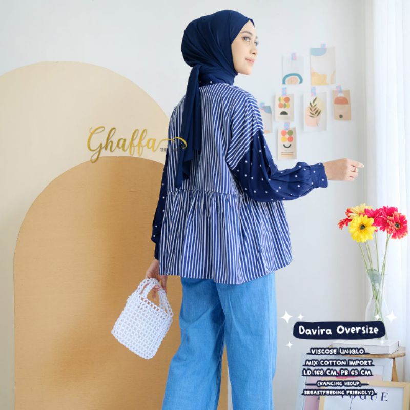 Davira Oversize blouse motif garis by Ghaffa the label