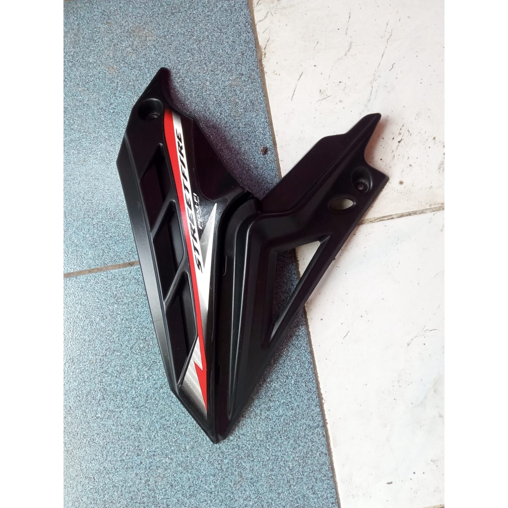 Cover Body Sayap Tangki Sebelah Kiri Honda CB150R Streetfire Ori