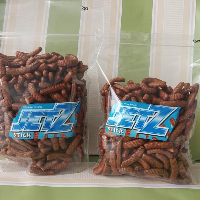 

Cemilan/Snack Kiloan/Chiki Jetz Stik 250 Gram/Indofood Asli!