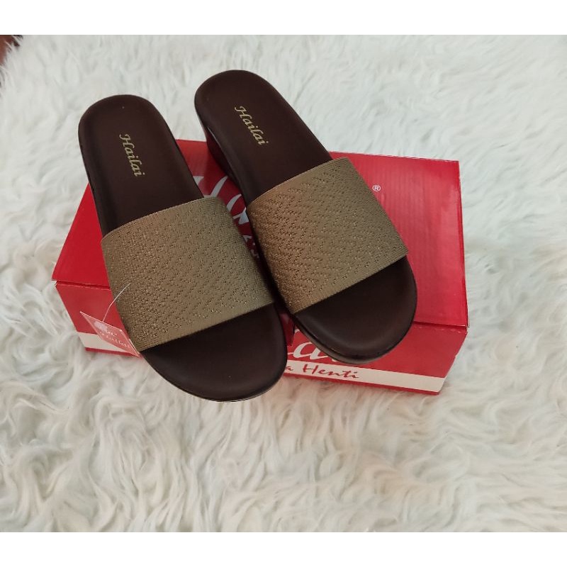 sandal hailai wedges size 36-39 hailai kekinian