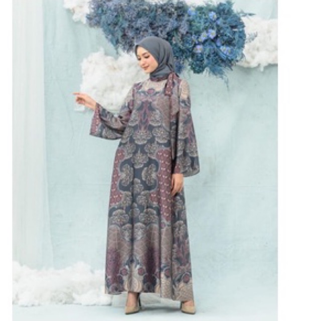 Clarissa Dress Wearing Klamby