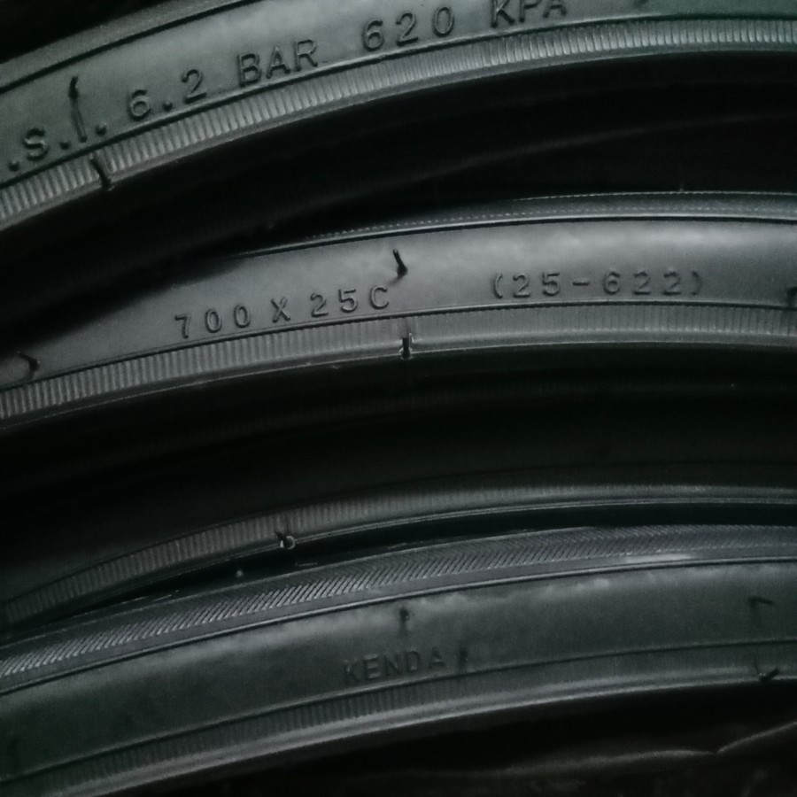Ban luar sepeda fixie 700x25c Kenda